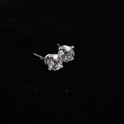 Customized 18K Gold Diamond Stud Earring Fine Jewelry for Anniversary Wedding Banquet IGI GIA Lab Grown Diamond Gift