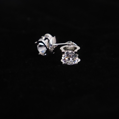 Classic 1 Carat Lab Grown VVS 1 Round Cut Diamond 18K Gold Stud Earrings Wholesale Jewelry for Weddings and Parties Men Women