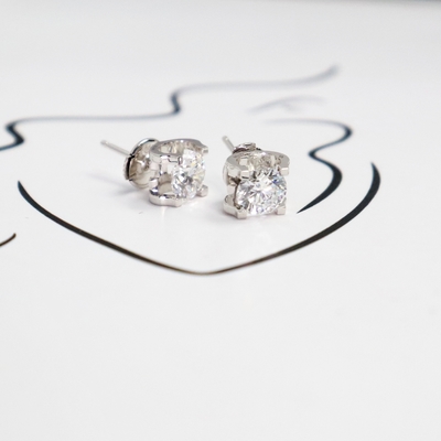 Classic 1 Carat Lab Grown VVS 1 Round Cut Diamond 18K Gold Stud Earrings Wholesale Jewelry for Weddings and Parties Men Women