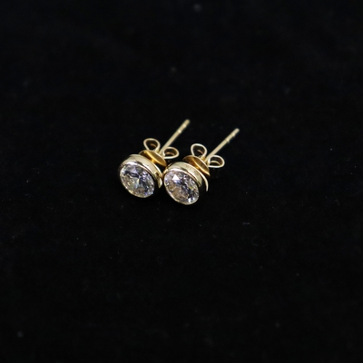 Luxury 18K Gold Round Lab Grown Diamond Stud Earrings with Bezel Setting Classic Style for Wedding and Party Rhodium Plated