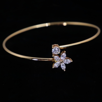 Customized 18K Gold Flower Diamond Bracelet IGI GIA Lab Grown Diamond for Engagement or Wedding Banquet Fine Jewelry