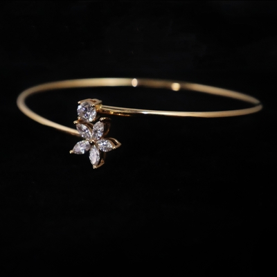 Customized 18K Gold Flower Diamond Bracelet IGI GIA Lab Grown Diamond for Engagement or Wedding Banquet Fine Jewelry