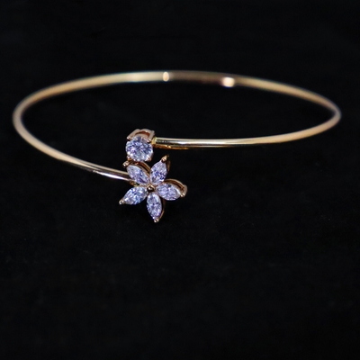 Customized 18K Gold Flower Diamond Bracelet IGI GIA Lab Grown Diamond for Engagement or Wedding Banquet Fine Jewelry