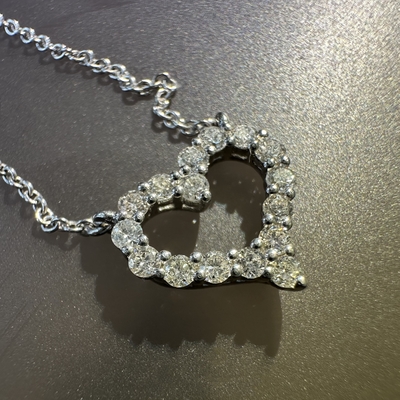 Customized Luxury 18K Gold Heart-Style Pendant Handmade Diamond Necklaces for Women for Anniversary Wedding Banquet