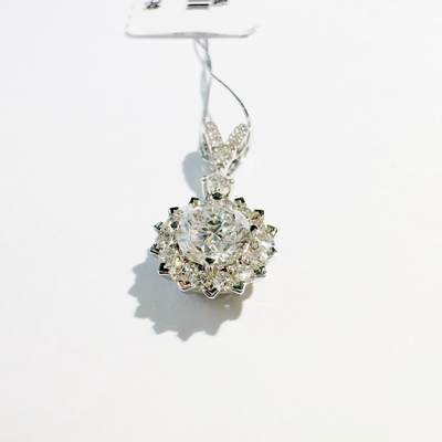 Handmade Luxury 18K Gold Diamond Pendant Necklace New Style Fashion Jewelry for Women Customized for Anniversary Wedding Banquet