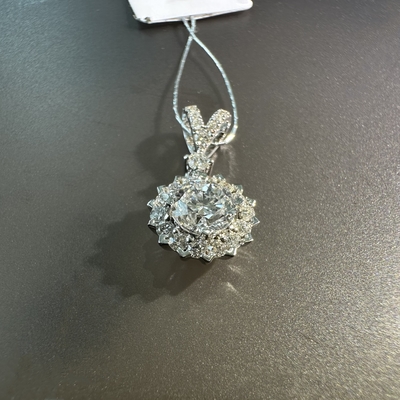 Handmade Luxury 18K Gold Diamond Pendant Necklace New Style Fashion Jewelry for Women Customized for Anniversary Wedding Banquet