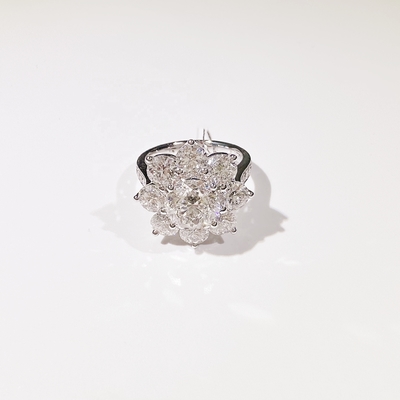 18K Gold Customized Fine Jewelry IGI GIA Lab Grown Diamond Flower Ring for Women Engagement Wedding Banquet