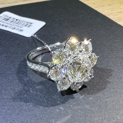18K Gold Customized Fine Jewelry IGI GIA Lab Grown Diamond Flower Ring for Women Engagement Wedding Banquet