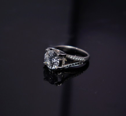 Bullhead 18K Gold Customized Fine Jewelry IGI GIA Lab Grown Diamond Engagement Wedding and Banquet Rings