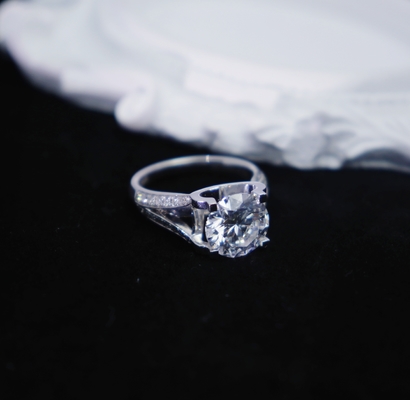 Bullhead 18K Gold Customized Fine Jewelry IGI GIA Lab Grown Diamond Engagement Wedding and Banquet Rings