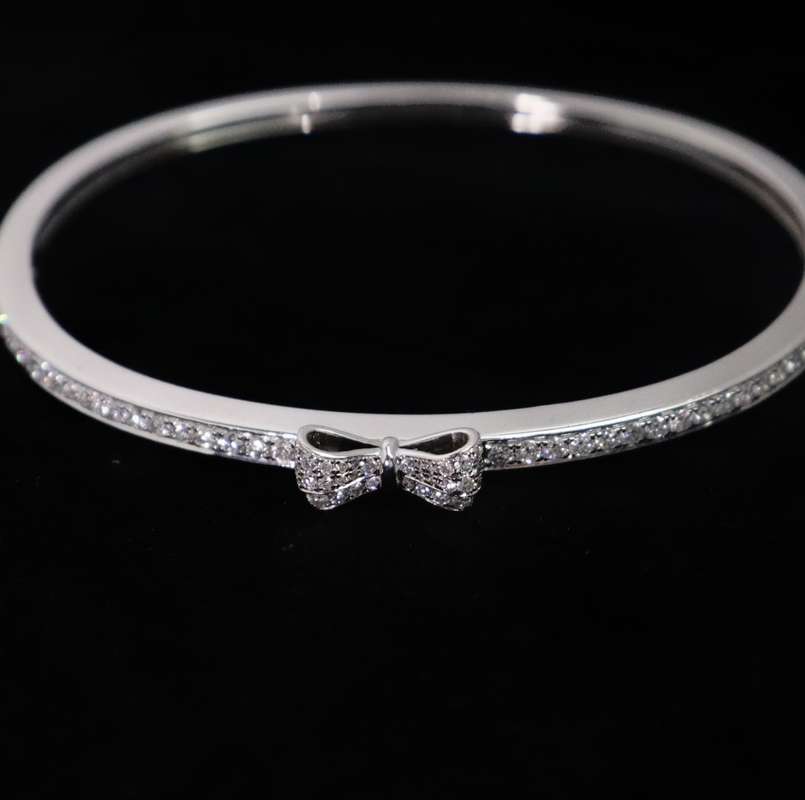18k Gold Butterfly Ribbon Diamond  Bracelet Customized Fine Jewelry IGI GIA Lab Grown Diamond Engagement Wedding Banquet