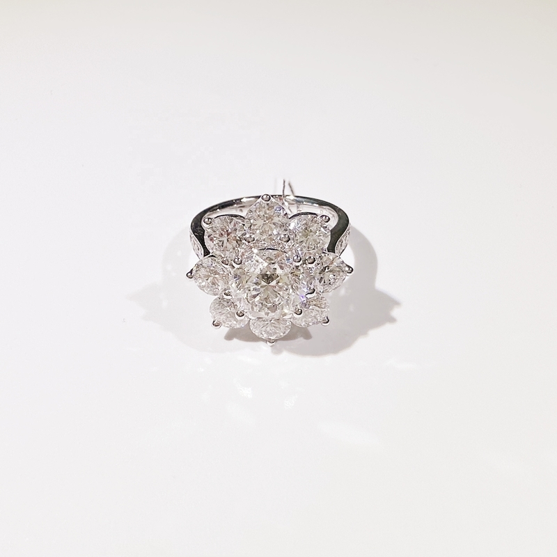 18K Gold Customized Fine Jewelry IGI GIA Lab Grown Diamond Flower Ring for Women Engagement Wedding Banquet